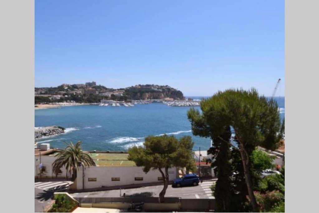 Magnific Apartament A Primera Linia De Mar サン・フェリウ・ダ・ギショルス エクステリア 写真